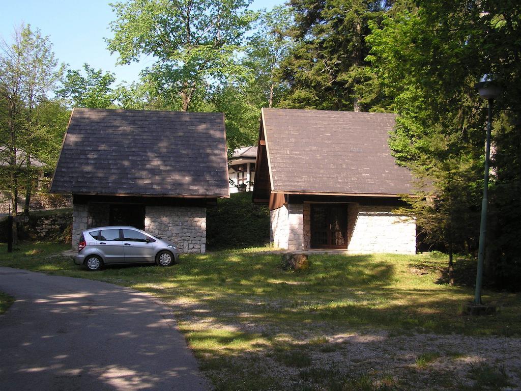 Camping Pivka Jama Постойна Екстериор снимка